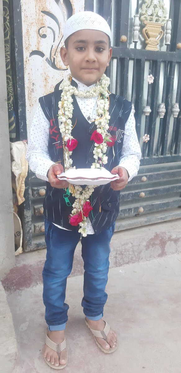 BiloliSajid's tweet photo. Sultan Sajid Qureshi Roza Rakhai Hui Hai 🌹🌹🌹👌 https://t.co/nkEdY2xq7n