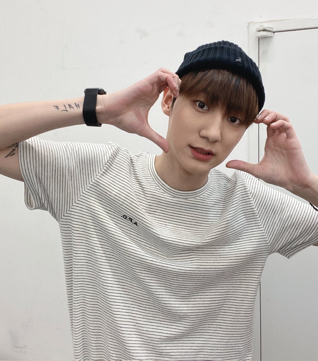 KNKOfficial220's tweet photo. KNK PREMIUM LIVE in TOKYO 2022
🖤🤍🌸🌼 

#크나큰 #KNK 
#지훈 #JIHUN
#동원 #DONGWON https://t.co/mU3dvwHah1