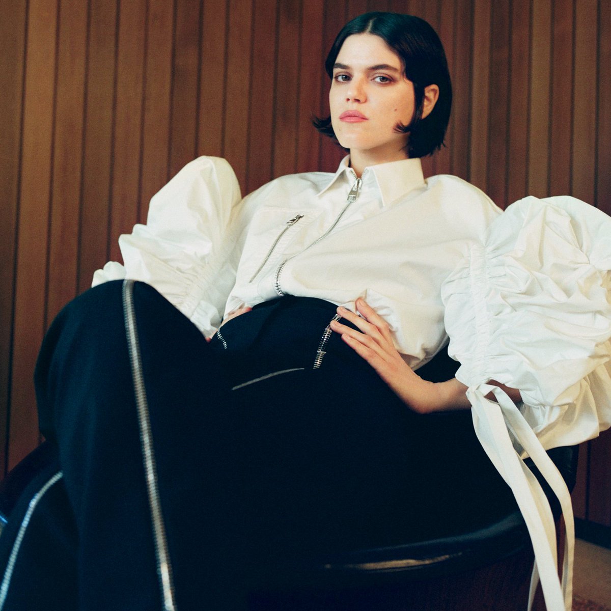MATCHESFASHION's tweet image. Back on stage, meet LA-based singer-songwriter SoKo as she models the latest from @McQueen: bddy.me/3unDLtk