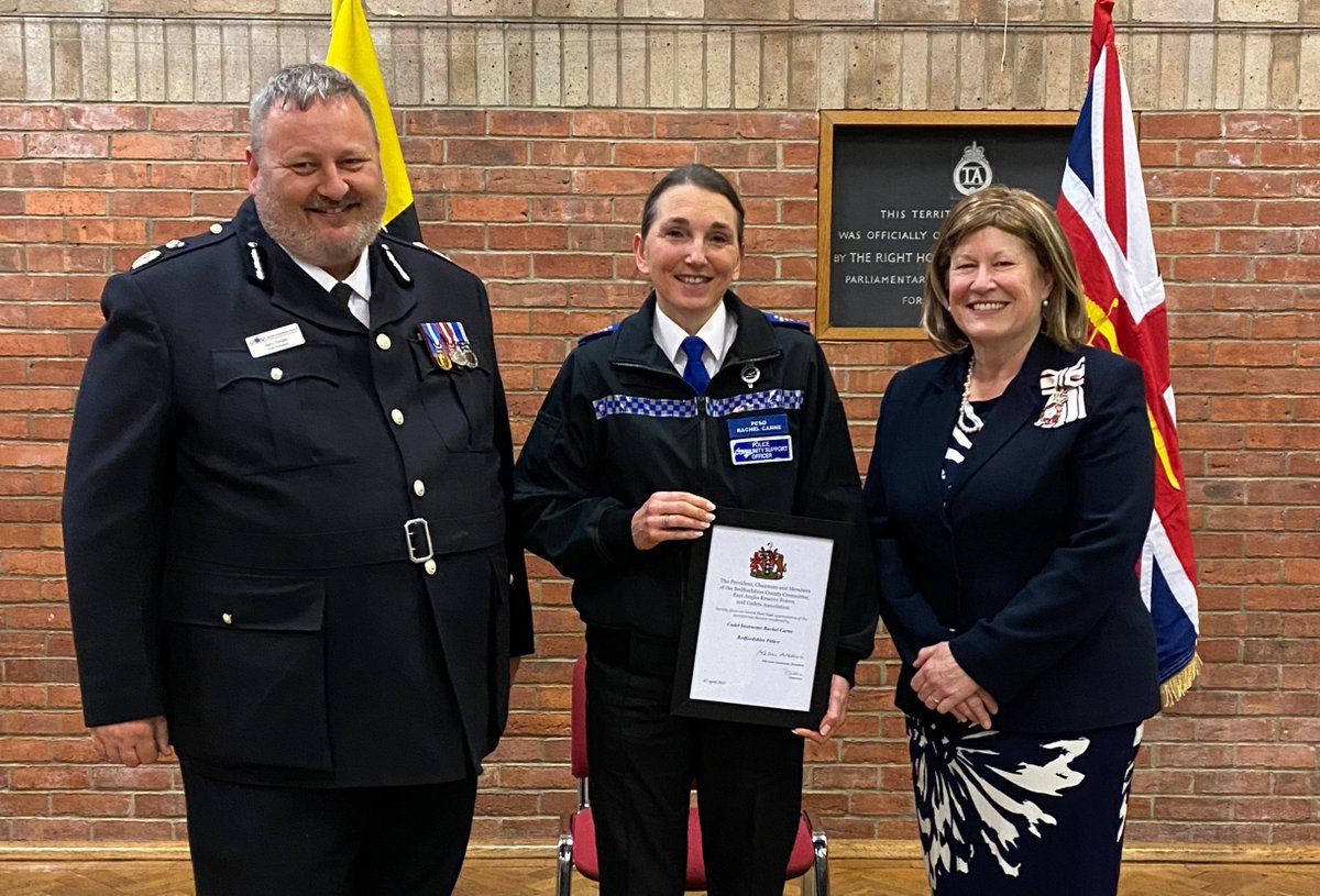 bedspolice's tweet photo. Thank you @LLieutenantBeds for recognising some of our fantastic volunteers.

PCSO Rachel Carne was given a certificate of meritorious service for all her work volunteering as an instructor with our cadets, while our brilliant Lord Lieutenant cadets assisted with the prize giving https://t.co/aCy3YG0Klx