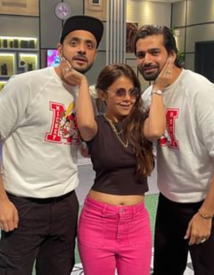 devokidost's tweet photo. Ye kab hua π±π± @Devoleena_23 @Vishal_singh786 #adnankhan #devish #devnan #Devoleena #DevoleenaBhattacharjee https://t.co/TOPPLX7Gsm