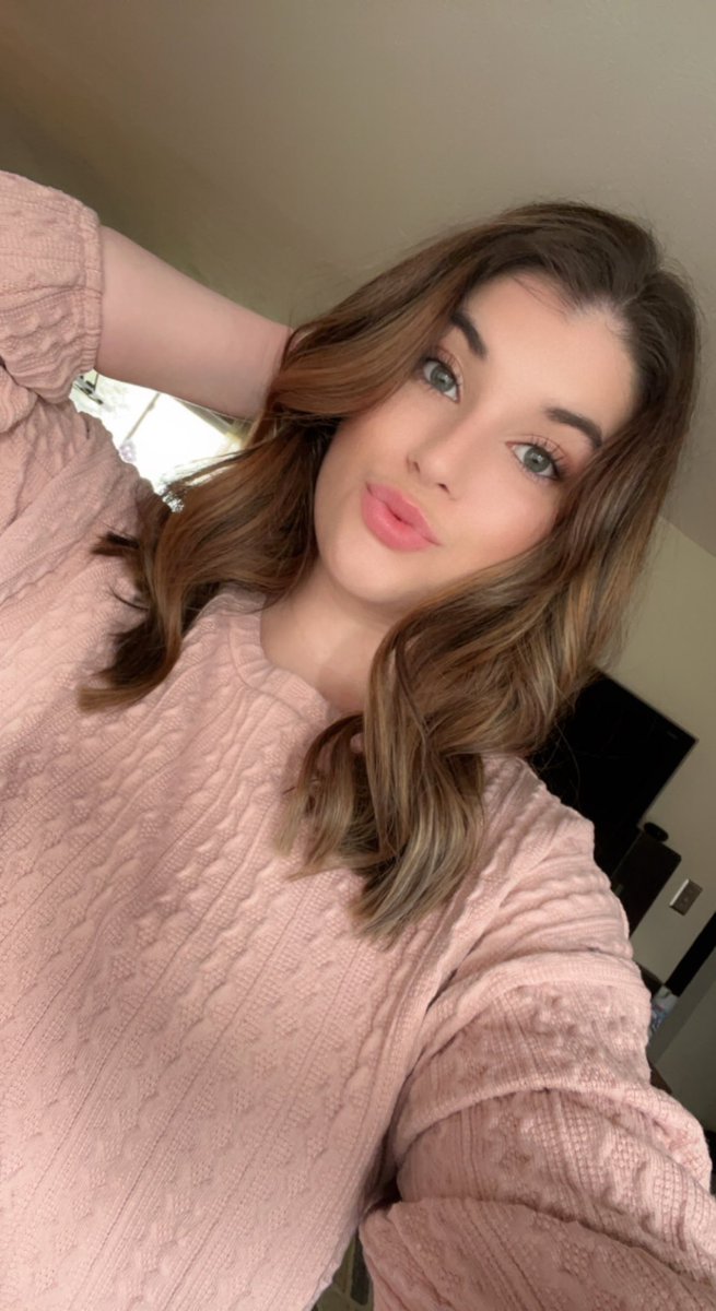 Hannah 🖤 (@hannahholderman) on Twitter photo 