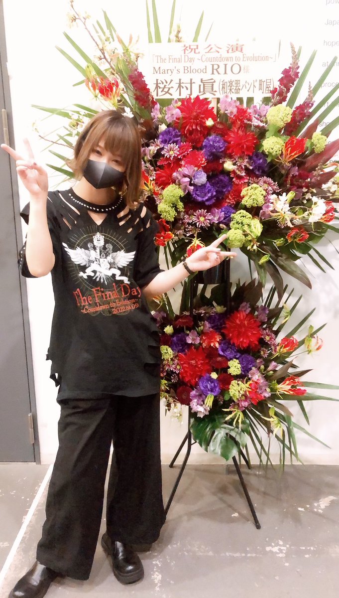 RIO_marysblood's tweet photo. I got flowers!! it's so cool🤘
めちゃめちゃ嬉しかったです！ありがとうございます！ https://t.co/qUyASU7FqL