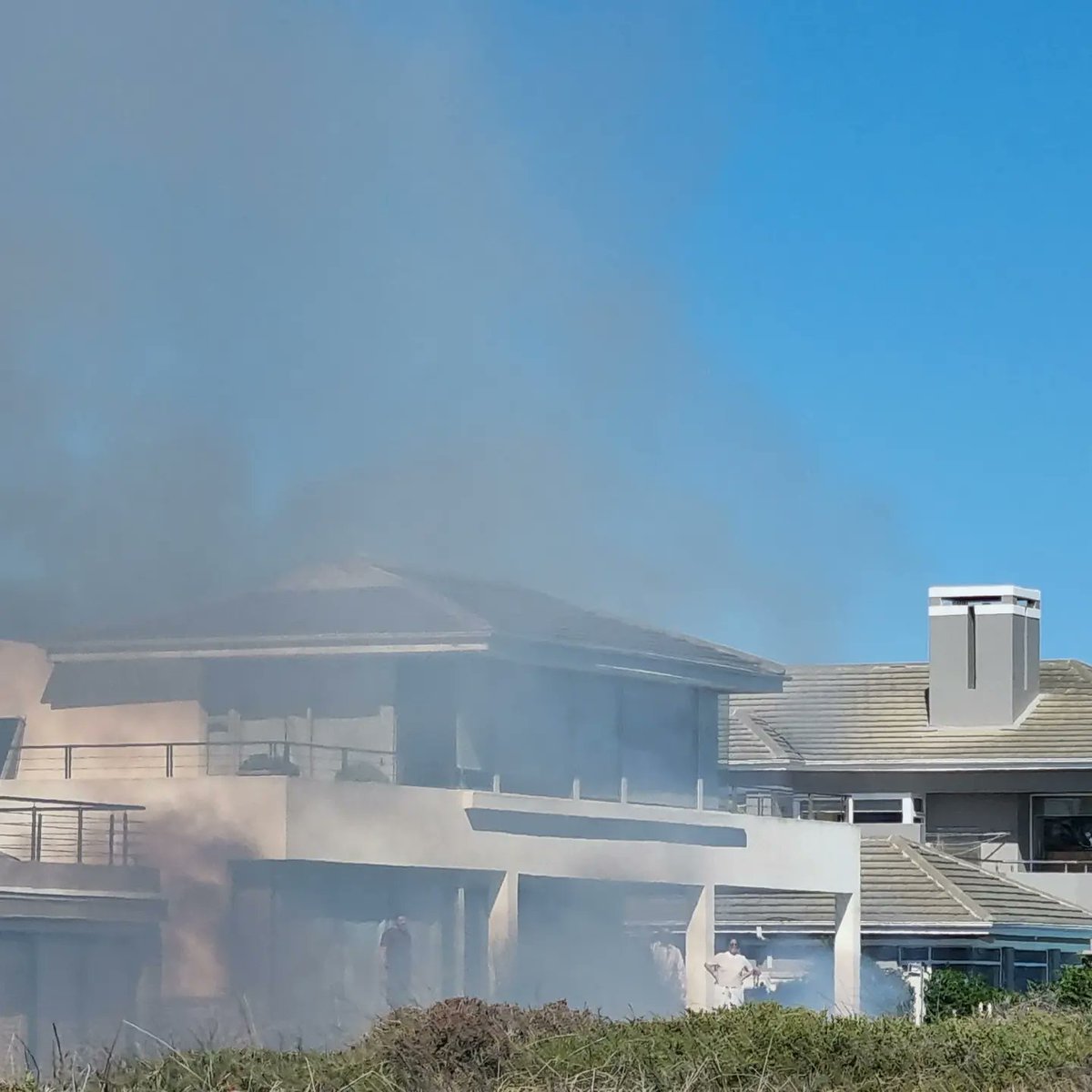 AnthonyBenadie's tweet photo. Excellent work @cityofct Exactly 6 minutes from the time I called to arrival in Sunset Beach. Thanks residents who contained the fire. #ctworks @geordinhl https://t.co/9FPZ0ZQKDB