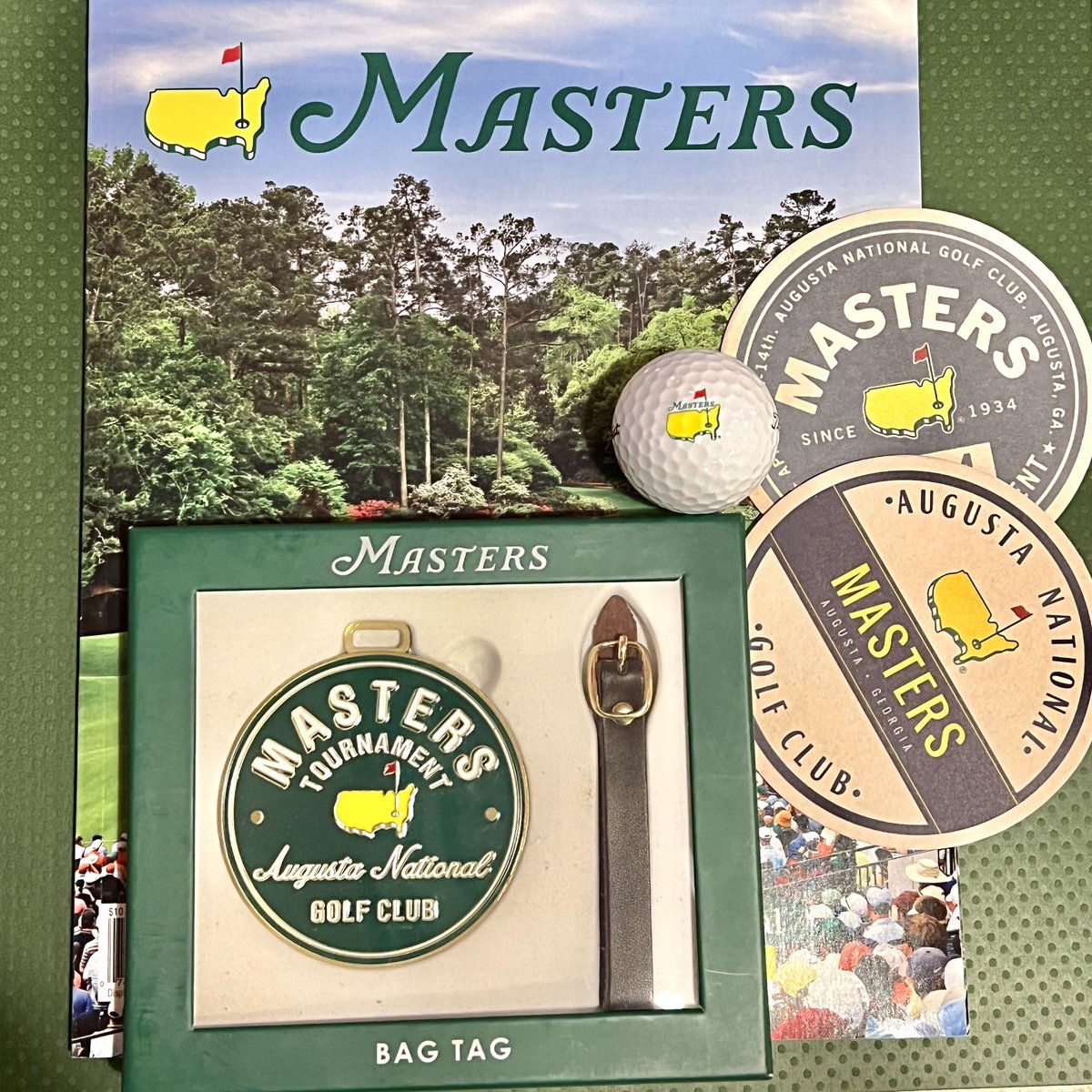 ⛳️ #TheMasters giveaway: 

1) RT
2)Like
3) All-time favorite golfer? 

Winner announced 9pm EST💚
