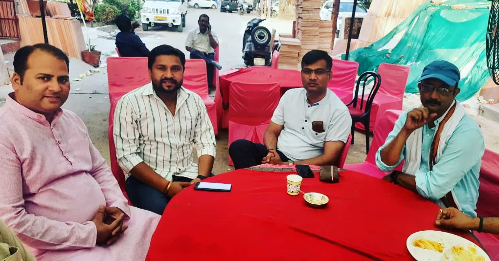 KuldeepNagarAd2's tweet photo. आज दैनिक समाचार पत्र #करंट_क्राइम
के संपादक दीपक भाटी जी के आमंत्रण पर #नवरात्रि के पावन उपलक्ष मे भंडारे मे शामिल होने का सौभाग्य प्राप्त हुआ।
#KuldeepNagarAd2 #Currentcrime
@currentcrime https://t.co/Znu2bvUbfN