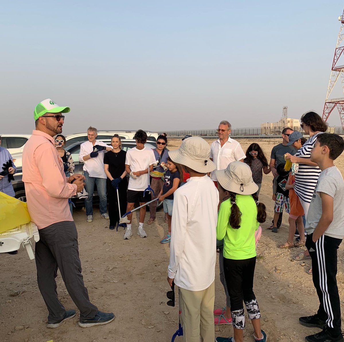 BelgiuminQatar's tweet photo. This weekend, members of the 🇧🇪 community took part to a beach clean-up organized by #deapqatar at the Heritage Village of Al Arish.
👉🏻 200kg of trash collected w/ the help of the🇨🇭embassy!
Thank you Doha Environmental Actions Project for raising awareness!
#keepqatarclean https://t.co/wLxl9HfDqC