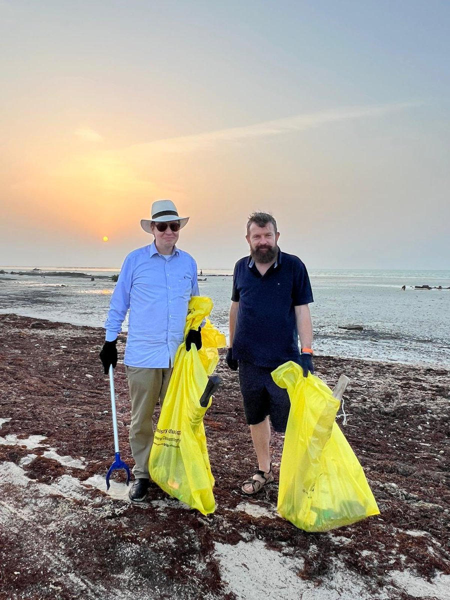 BelgiuminQatar's tweet photo. This weekend, members of the 🇧🇪 community took part to a beach clean-up organized by #deapqatar at the Heritage Village of Al Arish.
👉🏻 200kg of trash collected w/ the help of the🇨🇭embassy!
Thank you Doha Environmental Actions Project for raising awareness!
#keepqatarclean https://t.co/wLxl9HfDqC
