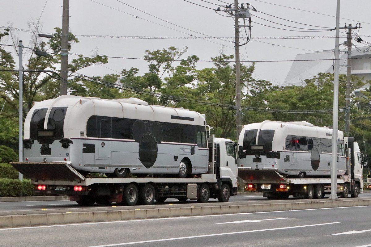 夢の国から現実へ ドナドナされてるあの巨大な車が物悲しい オフィシャルホテルのやつだ つわものどもが夢の跡 Togetter