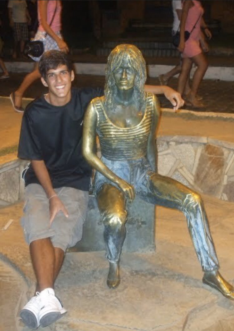 NÃO RIU DISSO AQUI = MORTO POR DENTRO