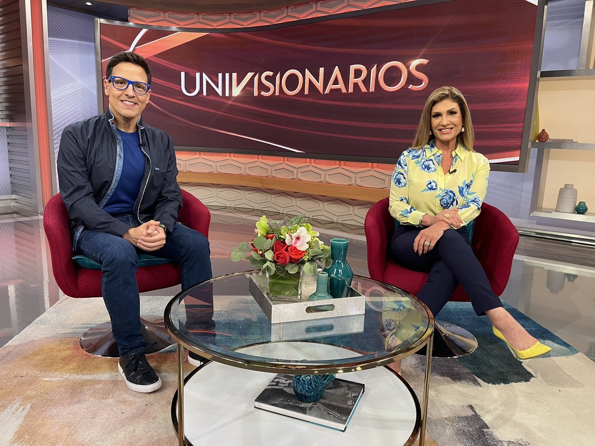 TereRodriguezTV's tweet photo. Feliz domingo! Ya lista para presentarles al nuevo #univisionario en @despiertamerica en domingo - acompáñenos a @Raultvgonzalez y a mi en solo minutos y conozcan a Don José Salas! @univisionarios @univision #LosAngeles #Hispanos #bancodecomida #visionario #Mexico #Miami https://t.co/xNjGw7N6S6