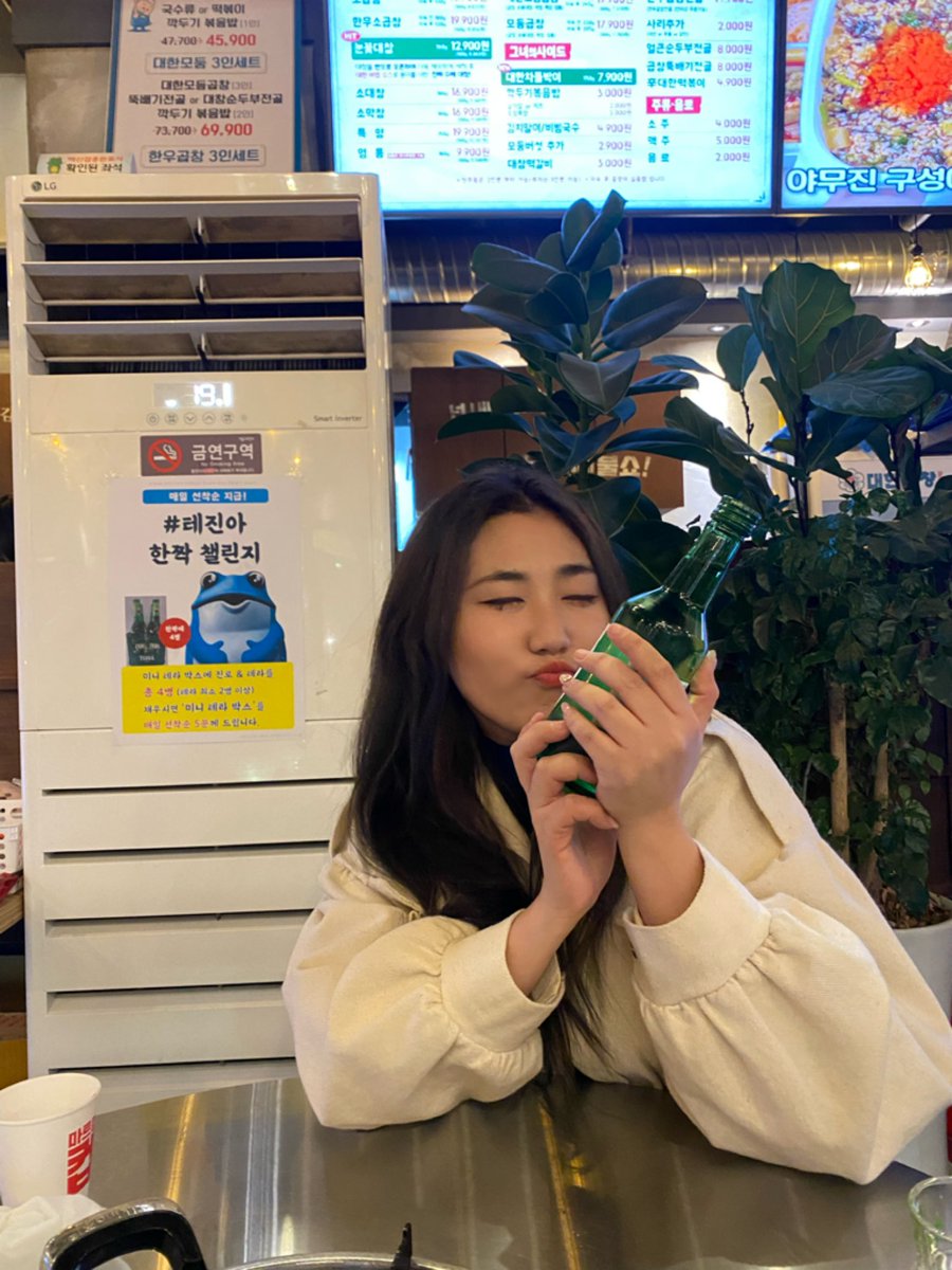syjx_'s tweet photo. my life in Korea be like https://t.co/dLMI2Hlxag