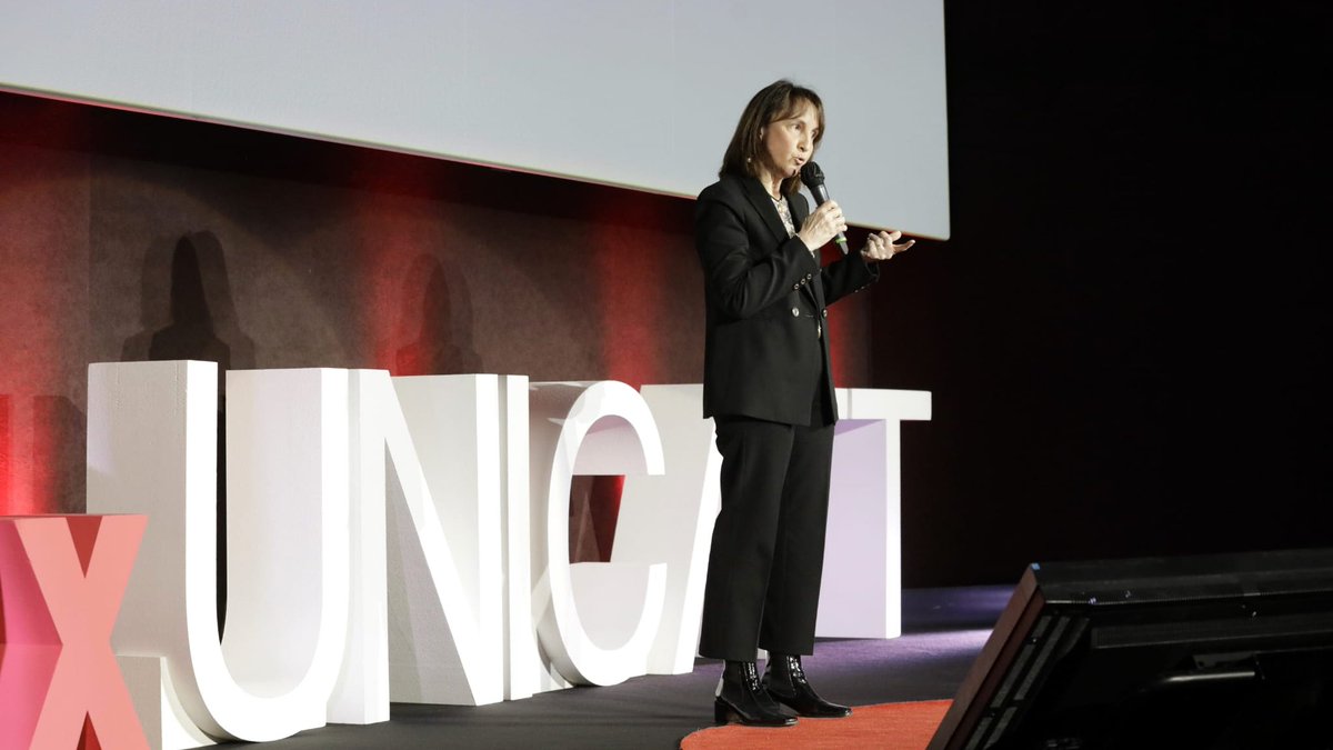 Il Prorettore vicario <a href="/a_sciarrone/">Antonella Sciarrone</a> a #TEDxUNICATT: “Bello vedere l’Università “uncovered”, che si svela in un modo diverso. Io dico sempre che l’università ha una ragione d’essere: gli studenti. È bello vederli protagonisti della costruzione di un progetto così complesso”