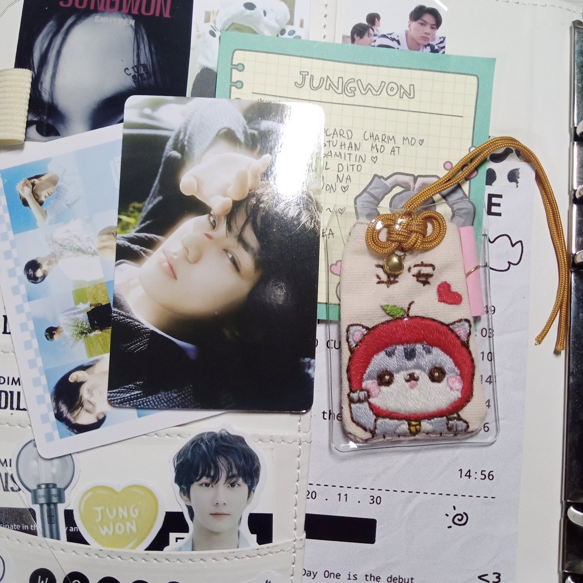 acezdimples's tweet photo. ꒰ 💌 •- happy mail from @wonikittycart ꒱
Grabiiii super cute neto huhu 🥺😭 tysmmm ate alleaaa! sobrang ganda and cutieeee ng charm sana mapauwe niya si jungwon sa buhay ko HAHAHHA tenchuuu rin sa freebies!! mwaps labyuuu 😘💜
-• #wonikittyfeedbacks #maeumibuys https://t.co/iDJWWYwQ1K