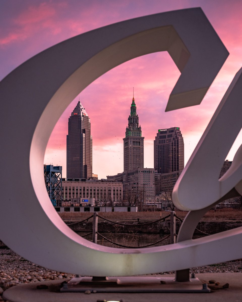 GabeWasylko's tweet photo. A Skyscraper Sunrise in Cleveland, OH https://t.co/1NaTecskwD