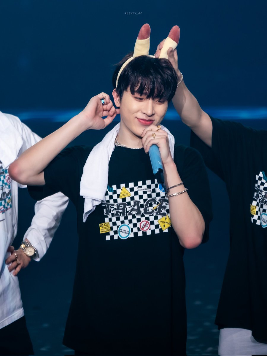 howaboutalways's tweet photo. 220409 
[TREASURE 1ST CONCERT TRACE]
트레저 콘서트
#트레저 #TRESURE #소정환 https://t.co/rjEVPmvUJM