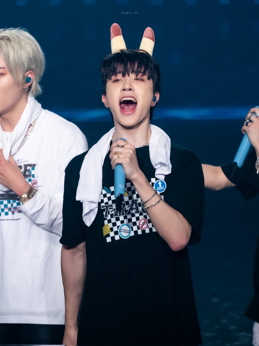 howaboutalways's tweet photo. 220409 
[TREASURE 1ST CONCERT TRACE]
트레저 콘서트
#트레저 #TRESURE #소정환 https://t.co/rjEVPmvUJM