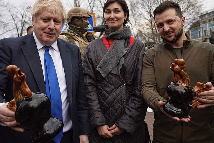 celebrityradio's tweet photo. 2 huge 🐔 cocks…

A war zone right????

https://t.co/ECEnq687wg - let’s have an honest conversation LIVE 🎙 9pm. Smell 🐀 https://t.co/q4FOEWmhzi