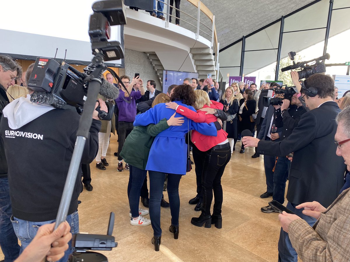 jul_rausis's tweet photo. Le Centre entre au Gouvernement vaudois, avec Valérie Dittli immense surprise ce cette élection #ECVD22 https://t.co/qOmC1EVJkp
