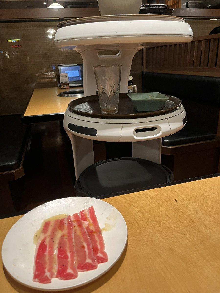 hiro1003021's tweet photo. 焼肉食べたそうにずっといるww https://t.co/ebphaNCF4W