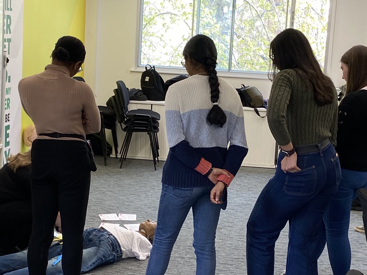 JaneBaileySJA3's tweet photo. SJA Community Champions going through their paces to deliver emergency life saving for Young Responders, Brilliant team! https://t.co/paE1iDwfF2