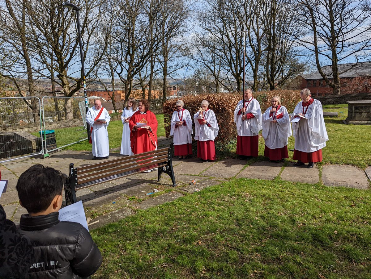 Great to begin our Palm Sunday service at the top of the steps with a glorious view over Rochdale, then process into church singing, helped by the glorious sunshine. #PalmSunday #HolyWeek @DioManchester @RochdaleParish @RochdaleOnline @mfp_rochdale @BishMiddleton @BishManchester
