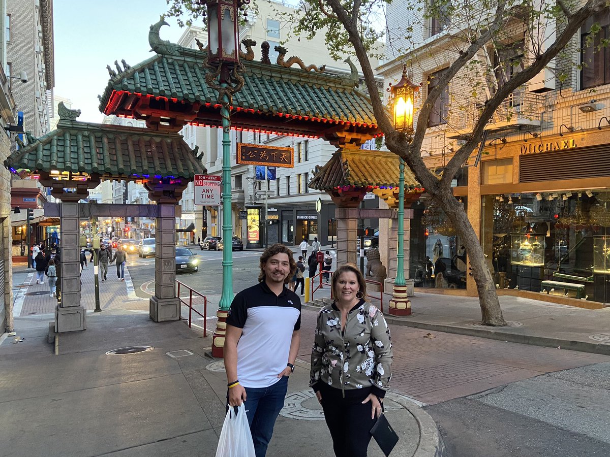 JamieGassmann's tweet photo. The @R3_Continuum marketing team visiting #DRAGONGATE in Chinatown #SanFrancisco #riskworld2022 @ShaneMcNally25 https://t.co/tXYcFAkPAv