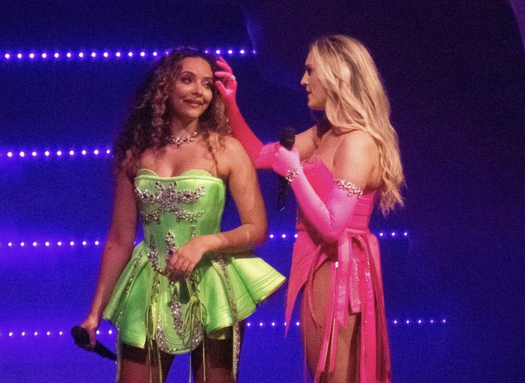 jerriecomfort's tweet photo. jerrie for the confetti tour (2022) https://t.co/ScHyW6YT2C