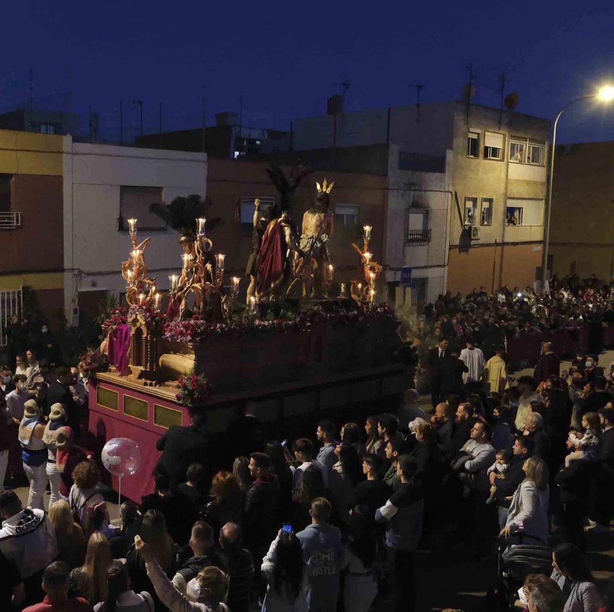 HdadUnidad's tweet photo. GRACIIIAS!!!  Lo vivido ayer fue increíble… 

Gracias a cada Nazareno, acólito, mantilla, costalero que nos acompañó ayer.

Gracias a nuestro barrio que un año más han llenado las calles al paso de PAZ y UNIDAD 

Un sábado de pasión para el recuerdo y la historia. https://t.co/9TUz0UARZR