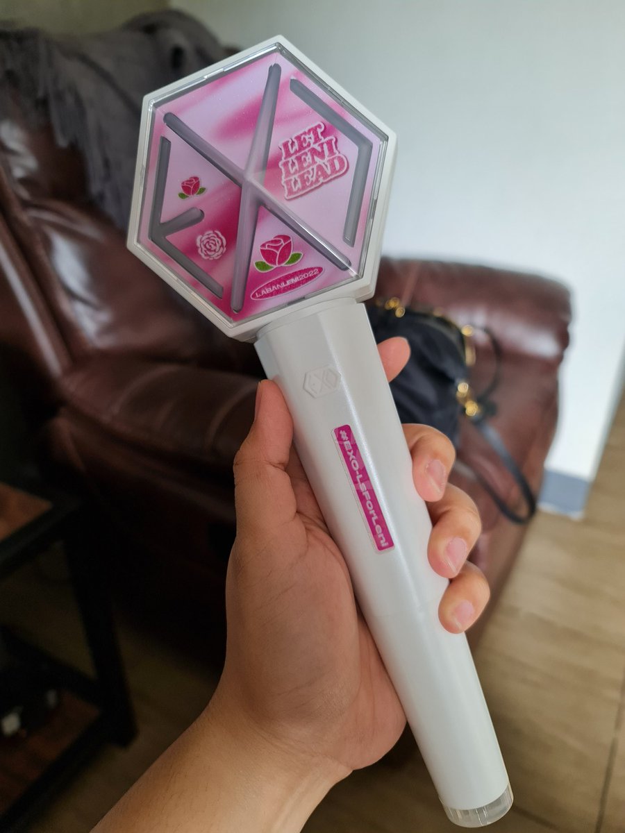 ExolMommy's tweet photo. #EXOLforLeni #KPopStans4Leni #KpopStansForLeni Supporting presidential candidate number 10 as we celebrate Exo's 10th anniversary ❤ https://t.co/Gdp9GQGBTo