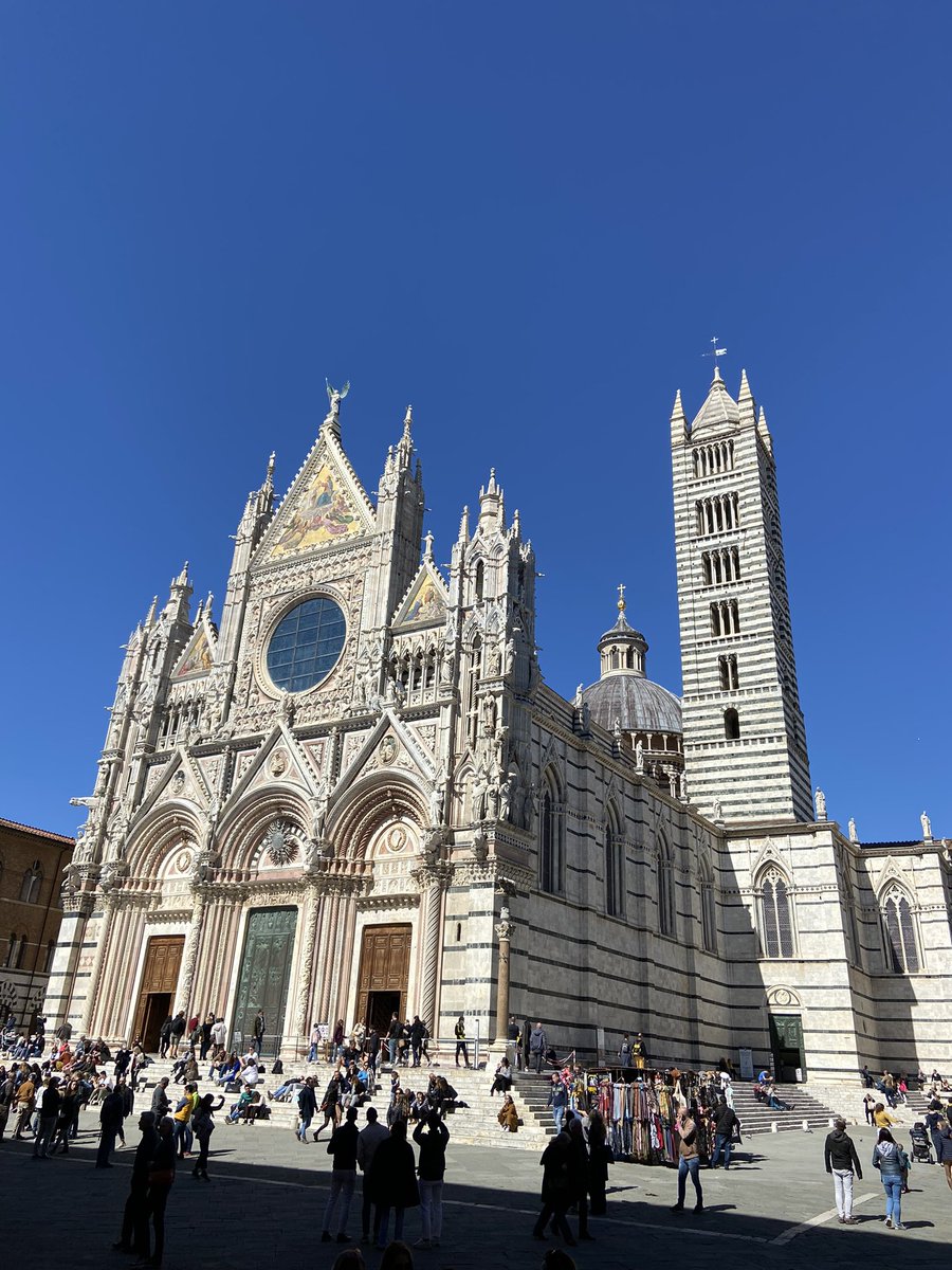 jeanpierrealex's tweet photo. #sienna 🇮🇹 Imagine the talent and hard-work of so many to build this splendour! And the most astonishing is that it was built centuries ago 🤩 #humangenius #talent #Tuscany https://t.co/rRURvwPXTB