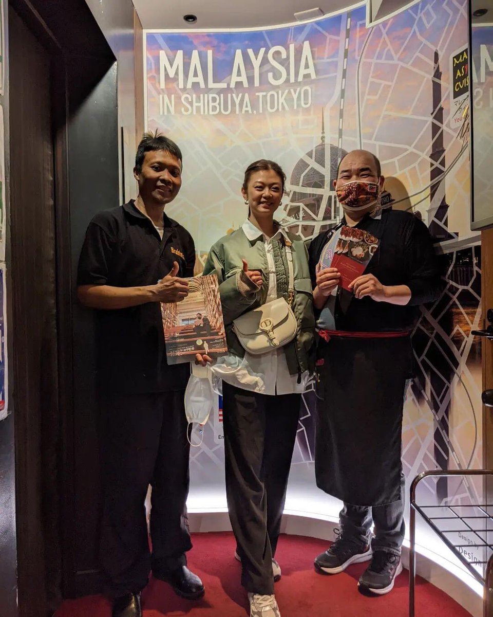 muskiyusof2's tweet photo. 本日の貸し切りパーティーにて。 日本で活躍しているマレーシアン、モデルでアーティストのアイリス・ウーさんがっっ!?
やっと会えたよ〜😍😍
お顔の小ささが ハンパなくない??
#iriswoo #アイリスウー #malayasiancuisine #malaysiafood https://t.co/Z5HluZ4zSJ