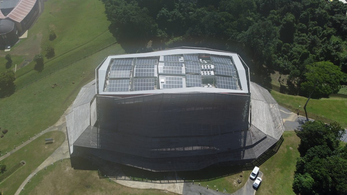 pperrot_973's tweet photo. Maison des Cultures et des Mémoires de #Guyane @CTdeGuyane : 
Installation solaire PV en autoconsommation de 91 kWc pour une production de 133 MWh/an, soit 10% des besoins du bâtiment et 73tCO2/an évitées.
Architectes: D3 Architectes - ABRIBA
AMO Solaire: INGEKO Energies https://t.co/SeWjiA44dq