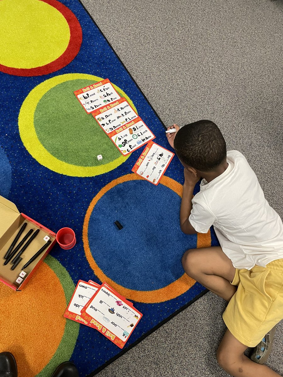 NBE_osio's tweet photo. When stations are meaningful, well structured &amp; differentiated🤩 These kids @MrsMcLeer_NBE class are completely focused on their stations and they love it 💕🥰🤩😍 @NBE_osio @HumbleISD_NBE https://t.co/s3vjZ4XZTW