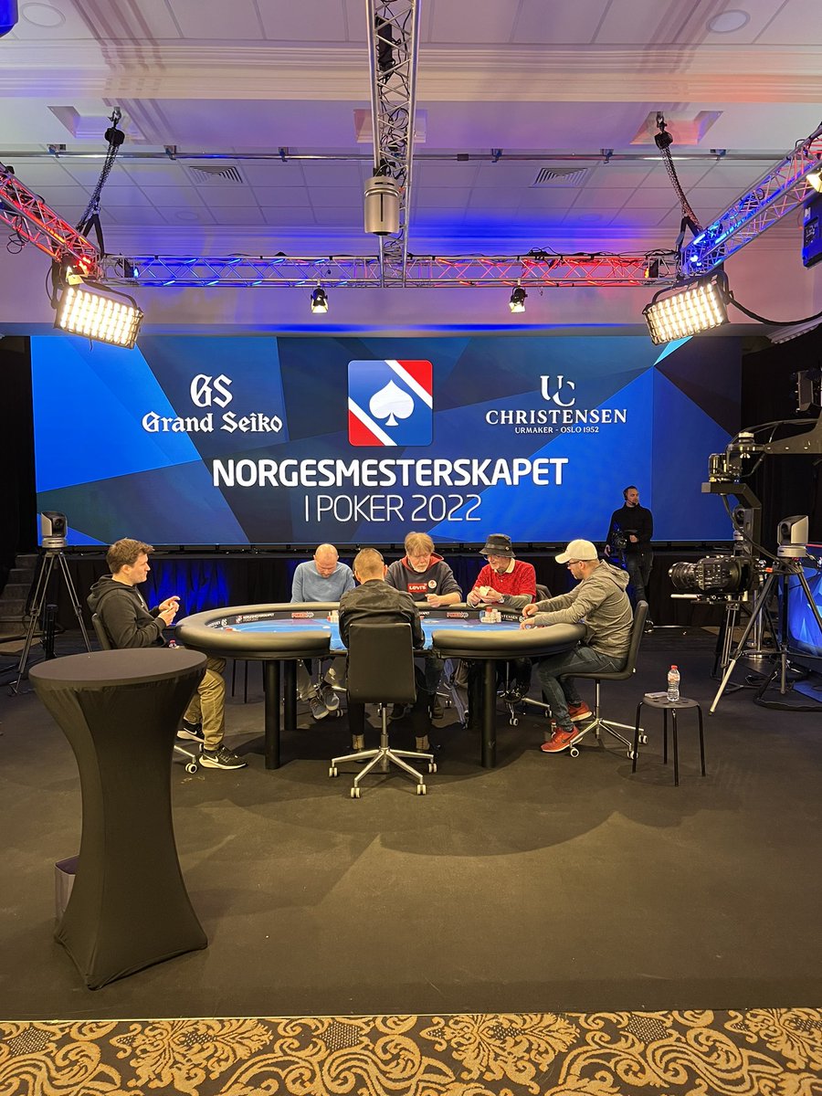 CoolbetGames's tweet photo. Vi er direkte inne fra Dublin og finalebordet i Main Event♦️♥️♣️♠️

✅ ♥️
✅ Hva blir vinnerhånden? (Farge irrelevant)

Pokerbilletter til alle med riktig svar🤝
#2poker #pokernm #nmipoker https://t.co/KQRGBkvvyI