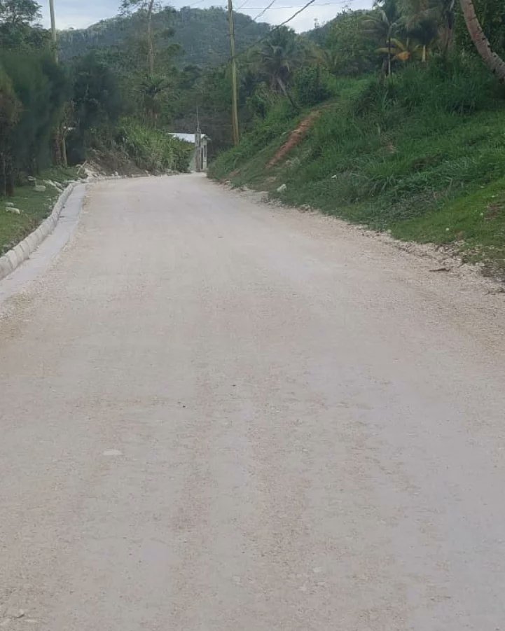 EasternJlp's tweet photo. Road Rehabilitation and Patching Chichester -Mount Peto and Bessie Baker. Building back stronger.

#BuildBackStronger 
#BuildBackBetter 
#easternhanoverja 
#mpbrown 
#mrspoon
#wecare
#daveisalwaysaround 
#WeCareForYou
#representationmade
#alwayswiththepeople 
#thepeoplesmp https://t.co/mwkRm4K3DW