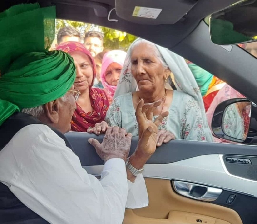 SatishBalsamand's tweet photo. चौ. ओम प्रकाश चौटाला जी के राज में DC साहब और सारे अधिकारी गांव - गांव जाकर दरबार लगाया करते थे ग्रामिणों की समस्या सुनते थे और सामाधान करते थे 

आज के दौर में ऐसा क्यों नहीं हो रहा है ?

@InldSupremo @OfficialINLD https://t.co/bNf1CSB74F