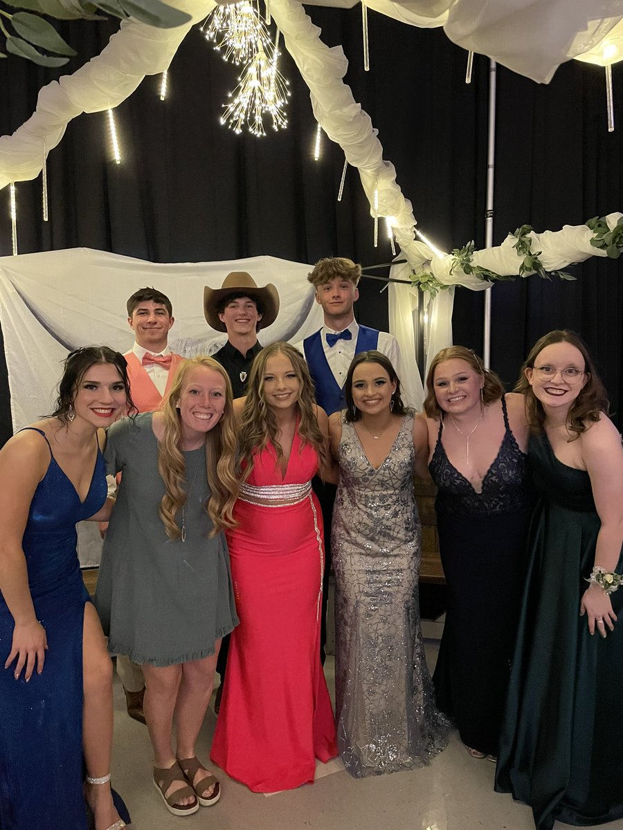 skmendenhall's tweet photo. Senior prom for my tribe time babies! Going to miss these kids at CHS 💙 #WeAre264 https://t.co/aVmwu5jzDX