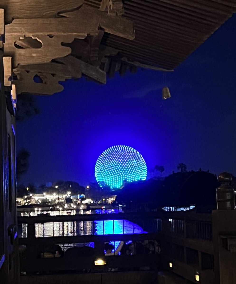 DesignsMNST's tweet image. Could stare at this all day! Absolutely love the beacon of magic addition to Spaceship Earth 😍. #spaceshipearth #spaceshipearthsunday #waltdisneyworld #DisneyWorld