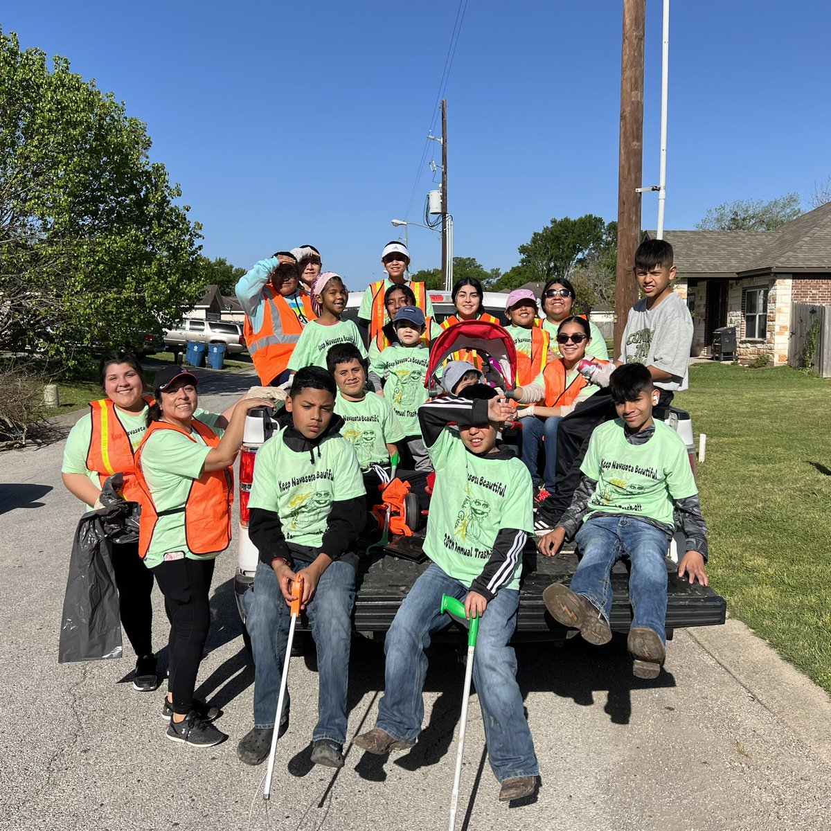 CityofNavasota's tweet photo. The 20th Annual Trash Off held yesterday was a huge success! β
β‘οΈ Over 250 volunteers came out to participate. Thank you so much for being a part of the #KeepNavasotaBeautiful initiative! π
#TrashOff2022 #SpringClean https://t.co/oTcfvwZCn7