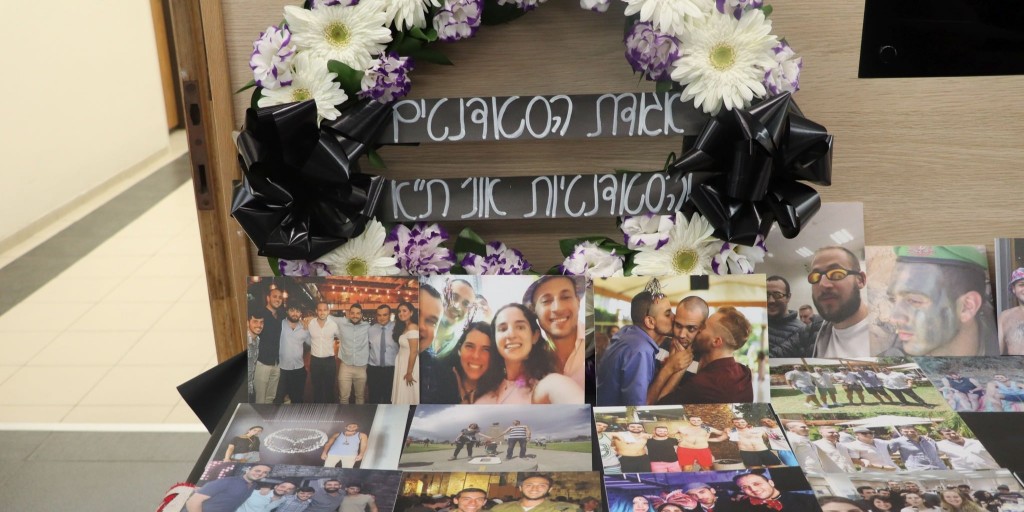 TelAvivUni's tweet photo. #Israel and TAU say a painful goodbye to the students killed Thursday in a #terrorist attack in #Tel Aviv, Tomer Morad and Eytam Magini. Memorials have been set up on campus by the faculty &amp; students mourning their loss.  May their memories be a blessing.
@Tel_Aviv_Uni https://t.co/AXvpDjaelY