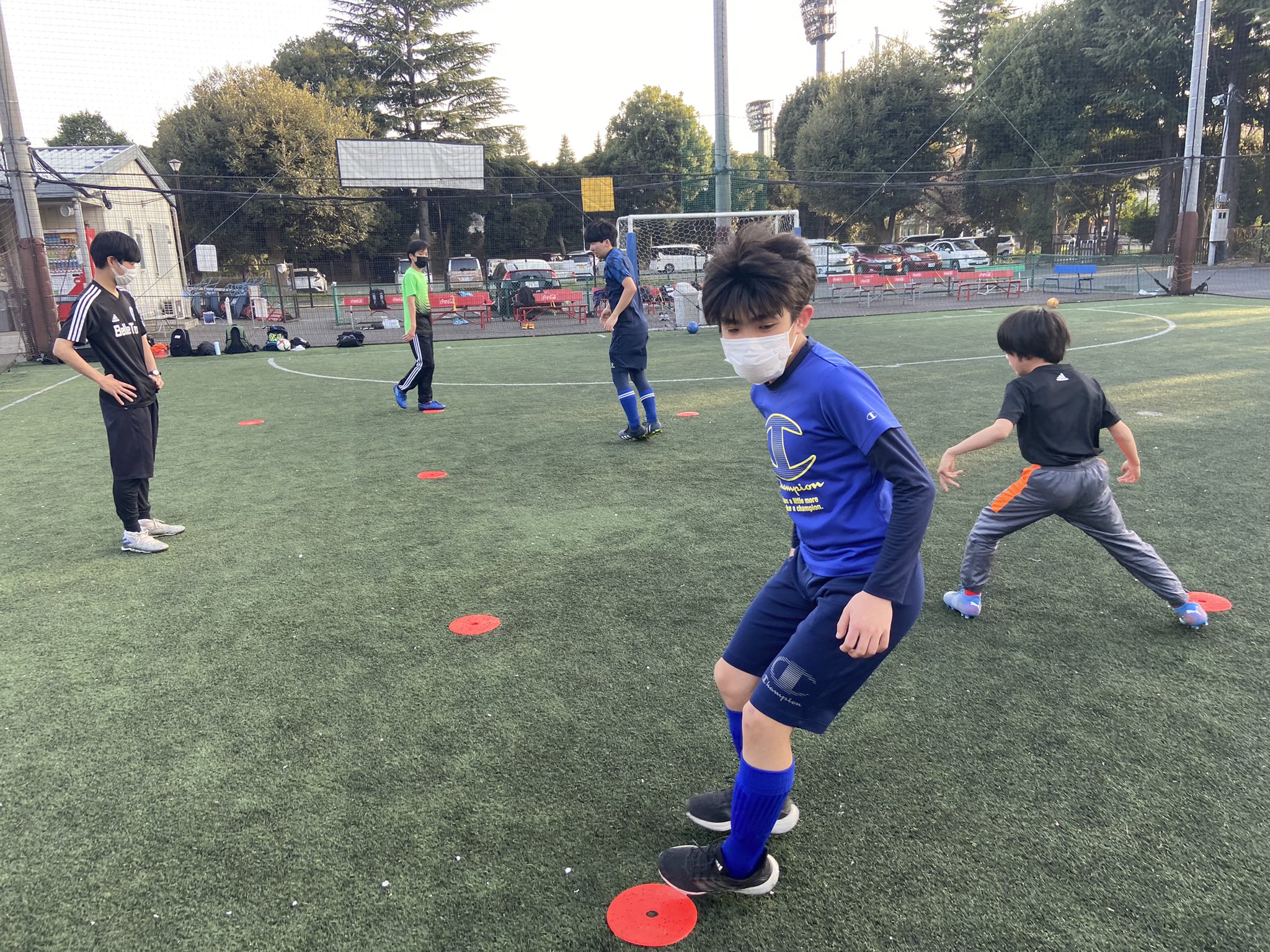 ベルテール夢プロジェクト ベルテールレーヴ 本日は富士森公園クーバーフットボールパークにてトレーニングを行いました トレーニング内容 ステップワーク パスコントロール シュート ミニゲーム サッカー Belleterre Yume チャレンジ 楽しむ