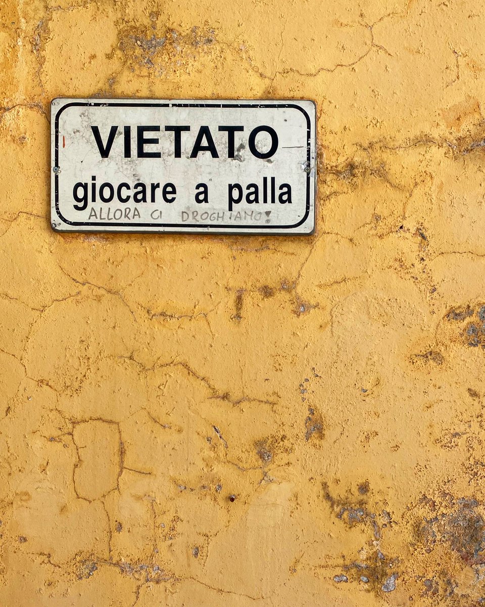 aminuscolo's tweet photo. allora ci droghiamo. https://t.co/kmccwfVLGn