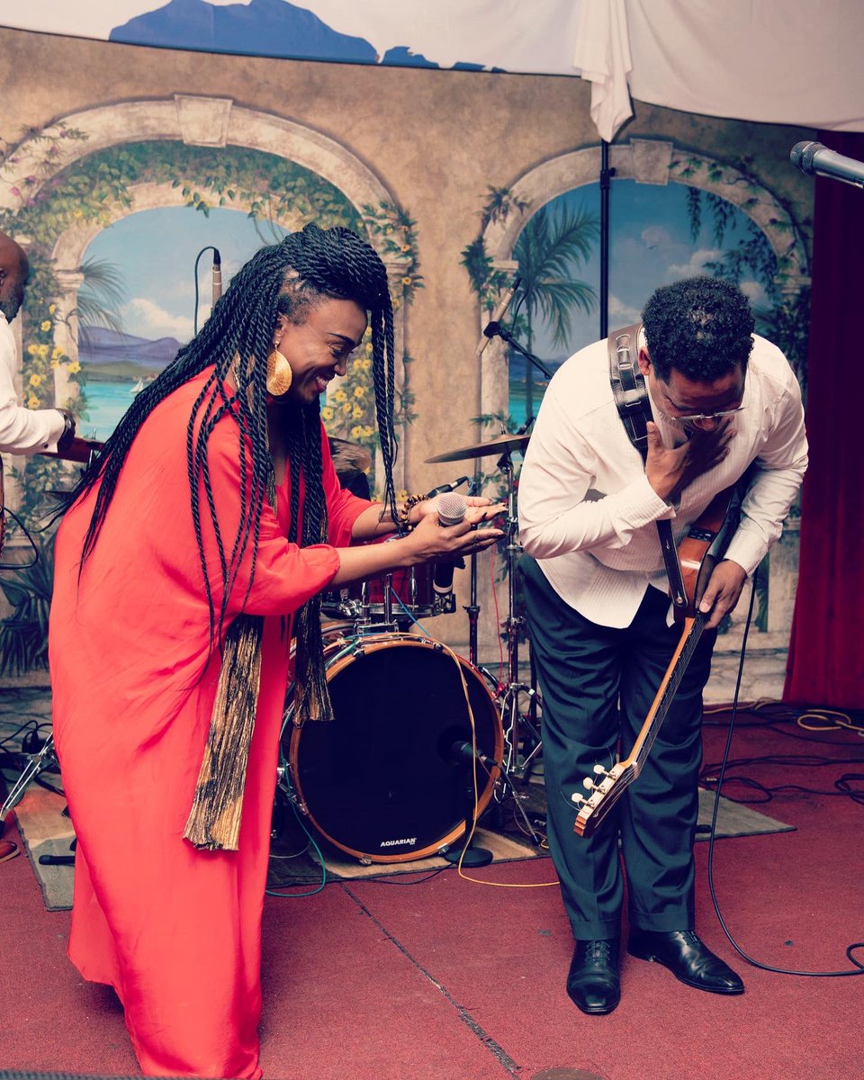 BeethovaObas's tweet photo. Quel plaisir de te revoir @_emelinemichel
Evidemment, on a chanté #lagel
LAGE PEYI N
Notre prochain rendez-vous : 8 mai 🤗🤩😊
#beethovaobas #emelinemichel https://t.co/qym3qztbBH