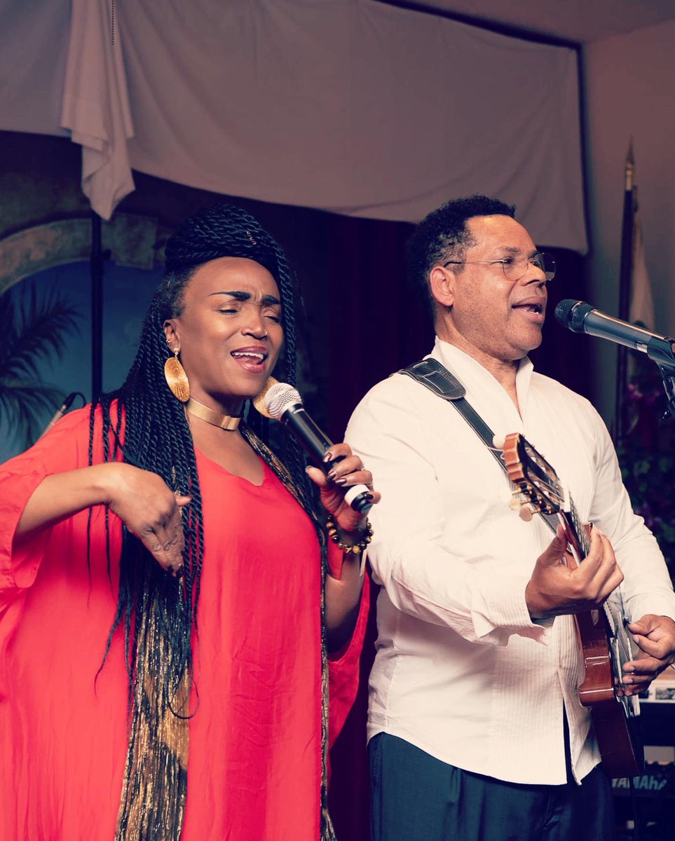 BeethovaObas's tweet photo. Quel plaisir de te revoir @_emelinemichel
Evidemment, on a chanté #lagel
LAGE PEYI N
Notre prochain rendez-vous : 8 mai 🤗🤩😊
#beethovaobas #emelinemichel https://t.co/qym3qztbBH