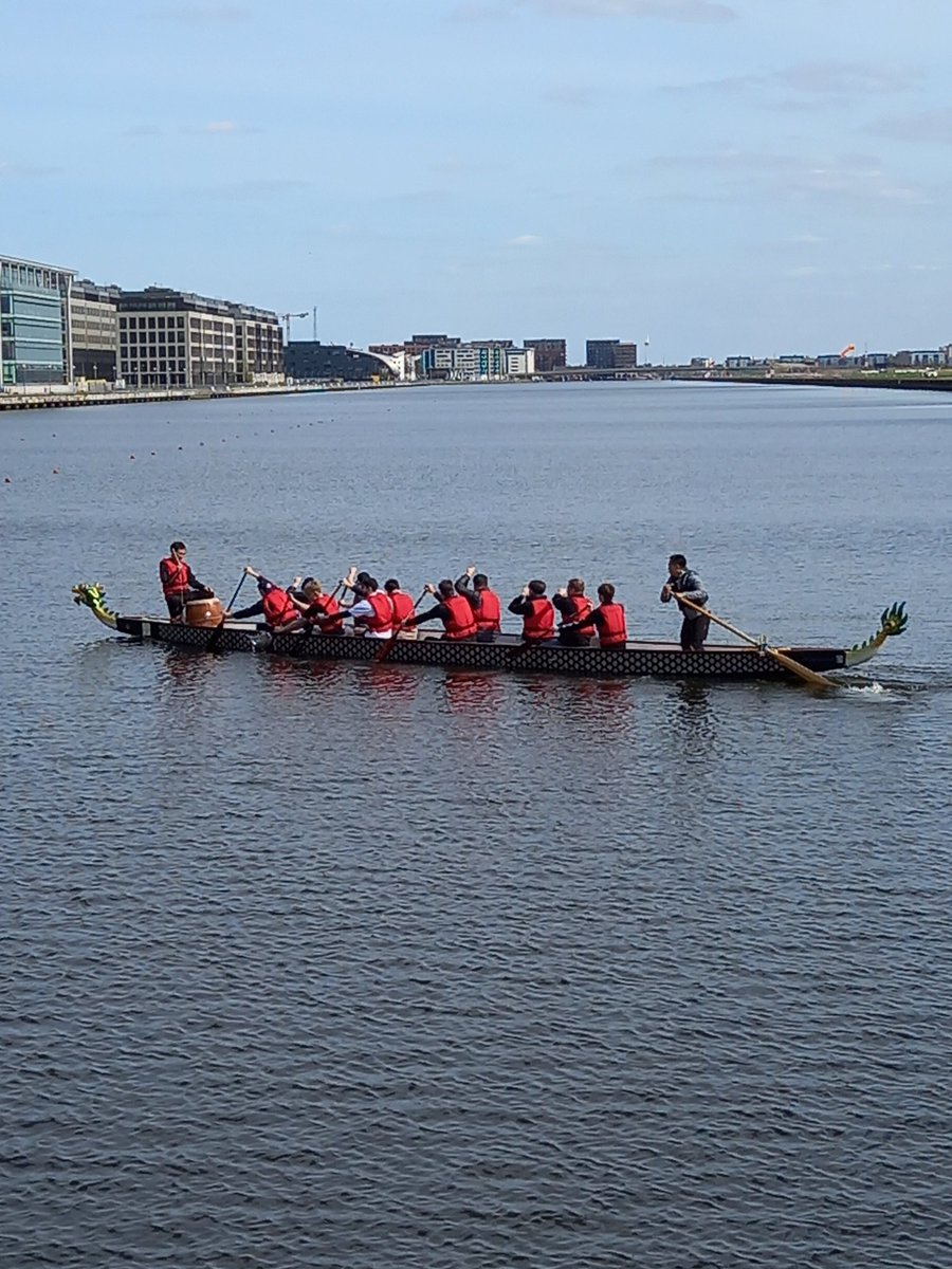 This afternoon, apprentices and Freemen are trying their skills at Dragon Boating! 
#dragonboating #royaldocks #apprentices #freemenoftheriverthames