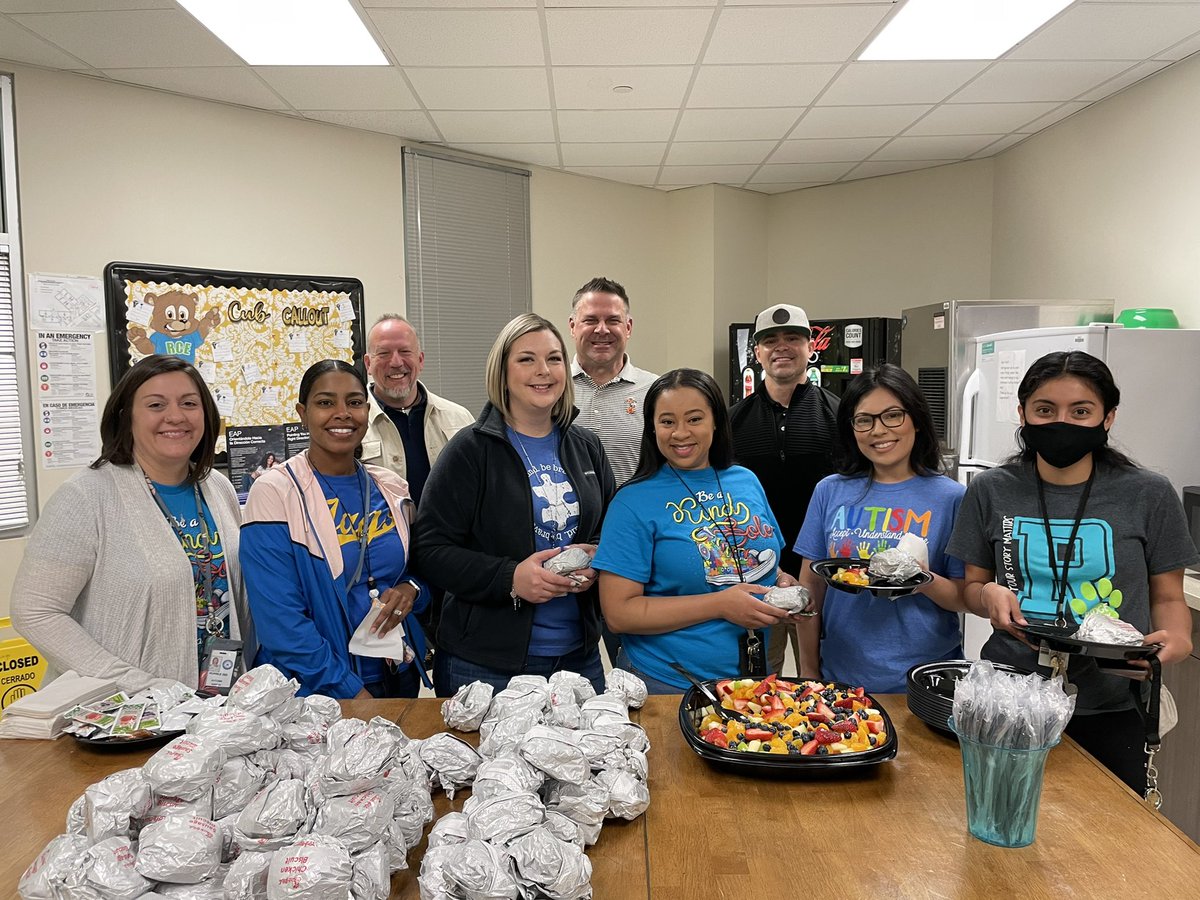 HumbleISD_RCE's tweet photo. #CubCommUNITY We are so thankful for @CameronW126, Pastor Hunter, Pastor Mark, and the entire @WestLakeChurch for encouraging our teachers! What you do makes a difference! 💚 https://t.co/nYDZwdhH0n