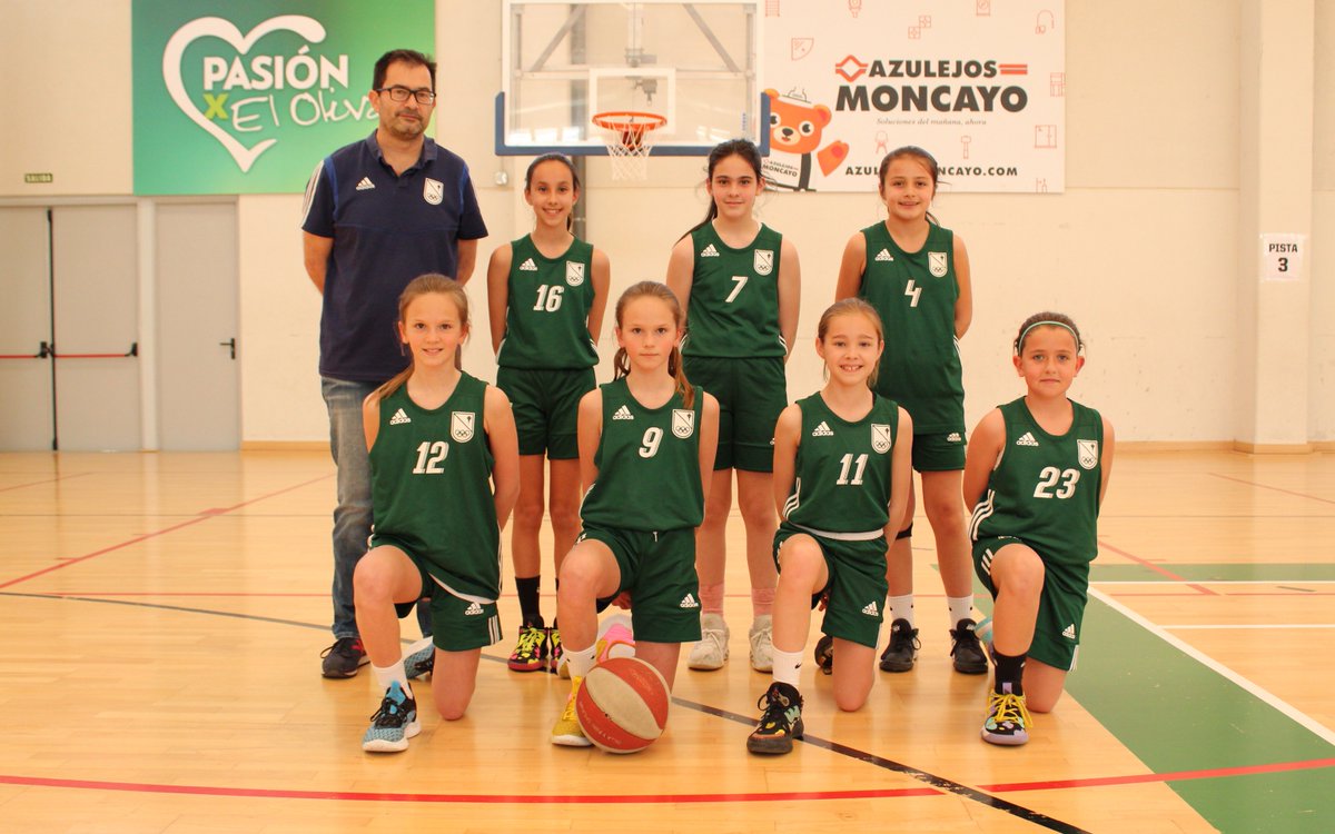 Fund_BZ's tweet photo. ❤️Primeras fotos de equipo en el torneo de #SemanaSantaBZ. 

¡@BSKTMarianistas &amp; @STCBaloncesto! https://t.co/Plb9x4jIA5