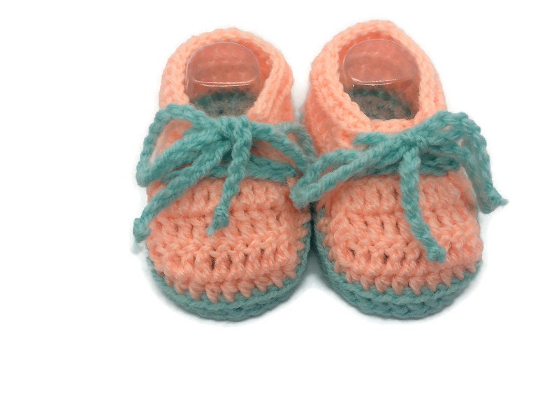 bespoke_gift's tweet photo. Excited to share the latest addition to my #etsy shop: Pretty baby sneakers, gift for baby shower https://t.co/lWHbBuhVWG #babyshower #0baby #easter #aquapeachbabygift #handmadecotshoes #pregnancyrevealuk #grandparentsbaby #babyfirstshoes #veganbabyshower https://t.co/VyUKYcC0Si