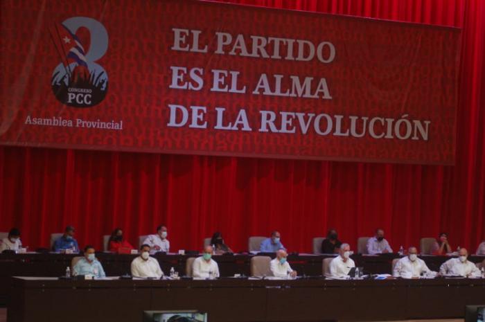 PartidoPCC's tweet image. #Cuba Como el PRC de la independencia, el PCC dirige la Revolución. Nuestra esencia y afán es el mismo: la defensa de nuestra independencia y soberanía nacional, el antimperialismo y alcanzar la mayor justicia social posible. Así lo reafirmó el #BalancePCC #UnidadYContinuidad